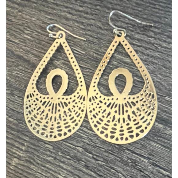 Gold Tone Tear Drop Earrings Filigree Fashion Jewelry - Picture 1 of 4